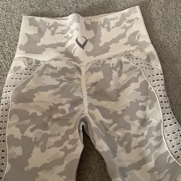 VDC Synergy White Camo Leggings - Picture 8 of 8